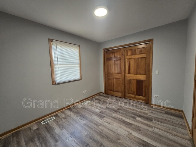 Building Photo - 307 N Rosedale Ct