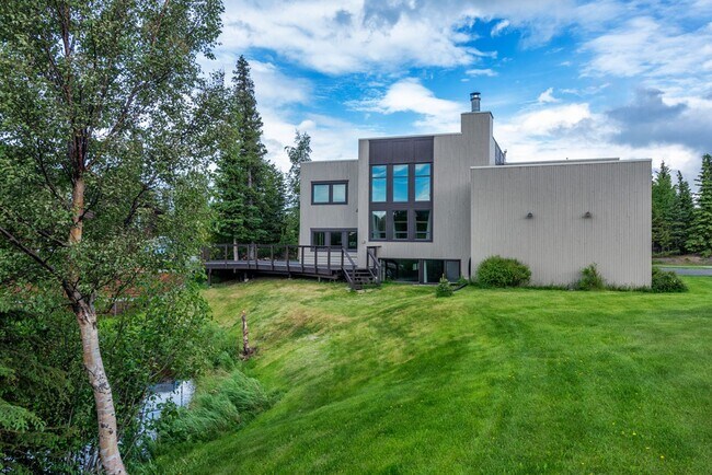Building Photo - 11071 Mountain Lake Dr