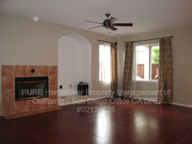 Building Photo - 621 Sumner Way