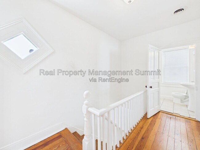 Building Photo - 523 Marquis St