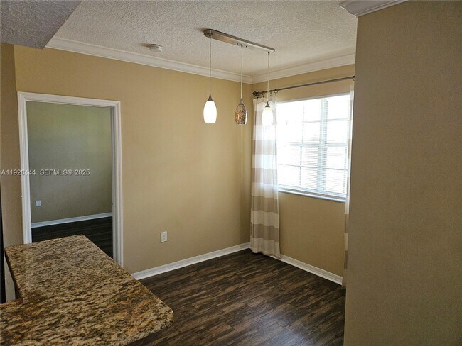 Building Photo - 140 SW 117th Ave