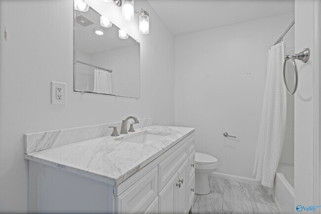 Building Photo - 409 McCullough Ave NE