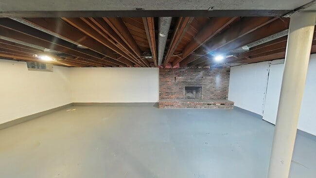 Building Photo - 3-Bed Home with Granite Touches in Warren – Your Cozy Retreat Awaits!