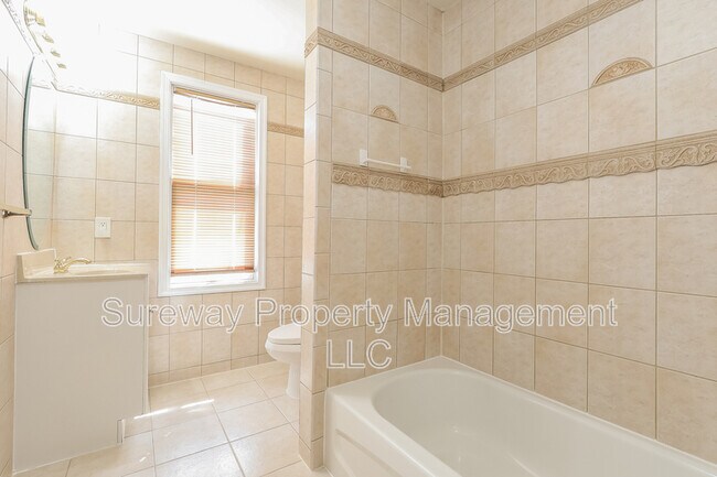 Building Photo - 2 Lucha Ct