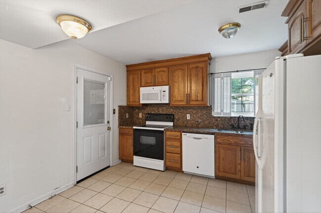 Building Photo - 195 Bentley Dr