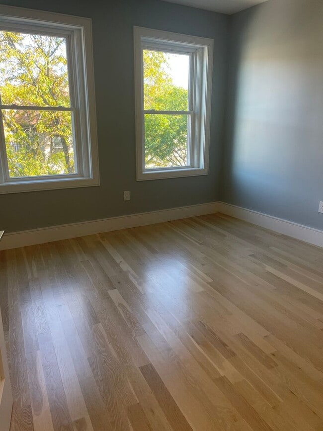 Building Photo - Beautiful brand new three bedroom, Laundry in unit