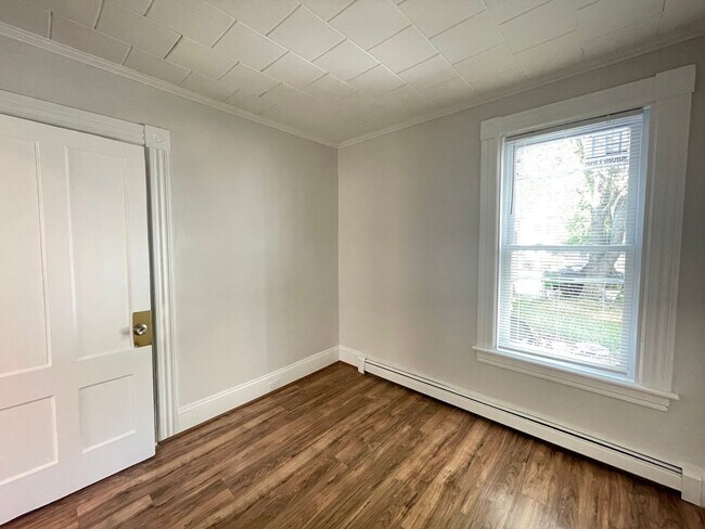 Building Photo - 39 Ashland St