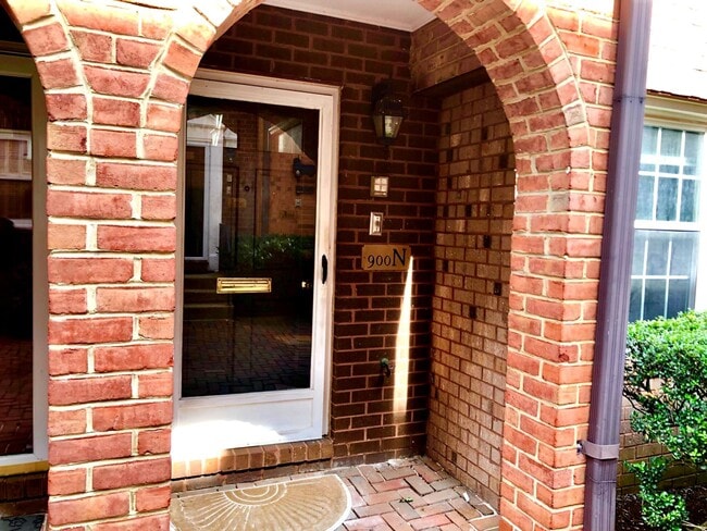 Building Photo - 900 24th St NW