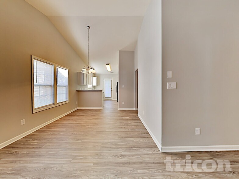 Building Photo - 10333 Hugue Way