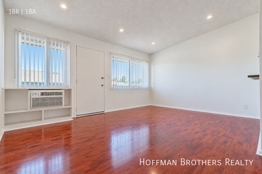 Building Photo - 1323 N Harvard Blvd