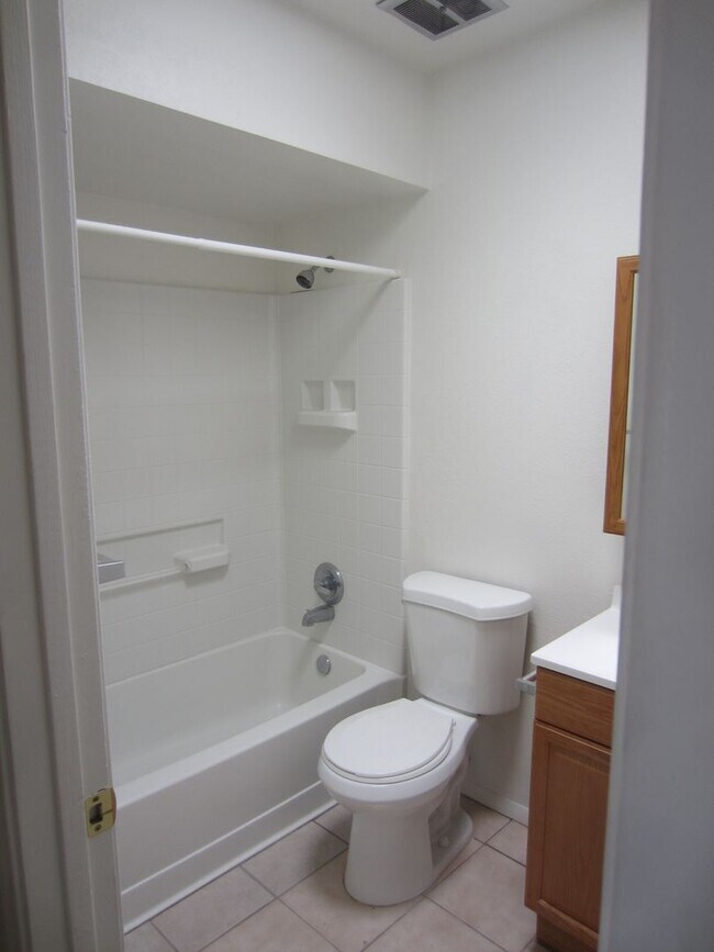 Building Photo - Clean & Cozy 3 Bed.  2 Bath Home With Big ...