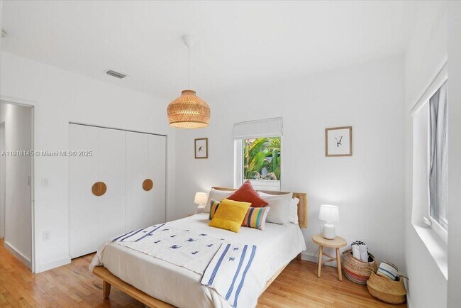 Building Photo - 753 NE 82nd Terrace