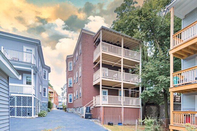 Building Photo - HOT Brighton 4 Bed Listing!