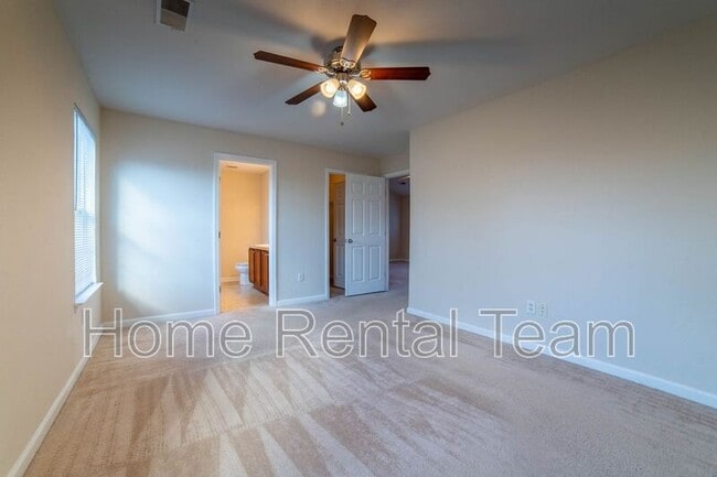 Building Photo - 37 Twin Oaks Pl