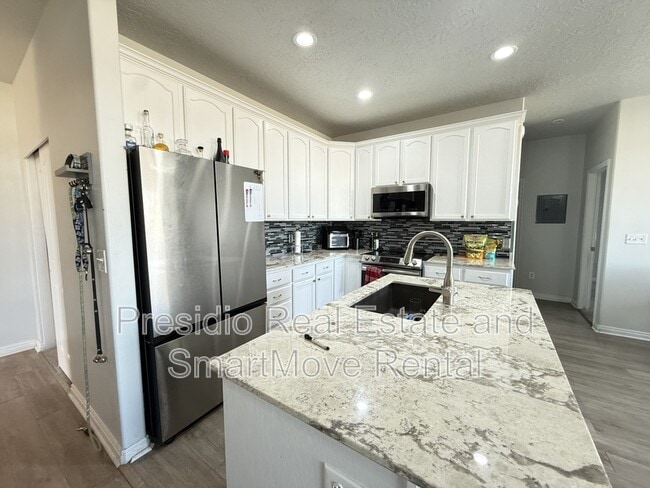 Building Photo - 4737 Oregon Trail Way W