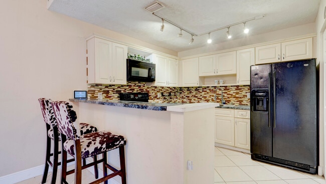 Building Photo - 4782 Sunny Palm Cir