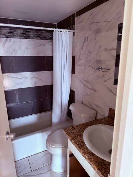 Building Photo - 7520 Hornwood Dr