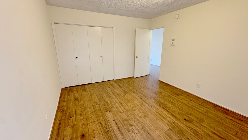 Building Photo - 701 S St Andrews Pl