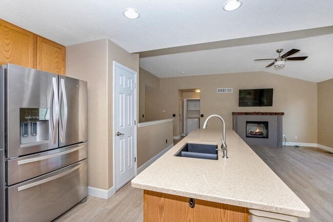 Building Photo - Spacious Patio Home 3 Bed 3 Bath