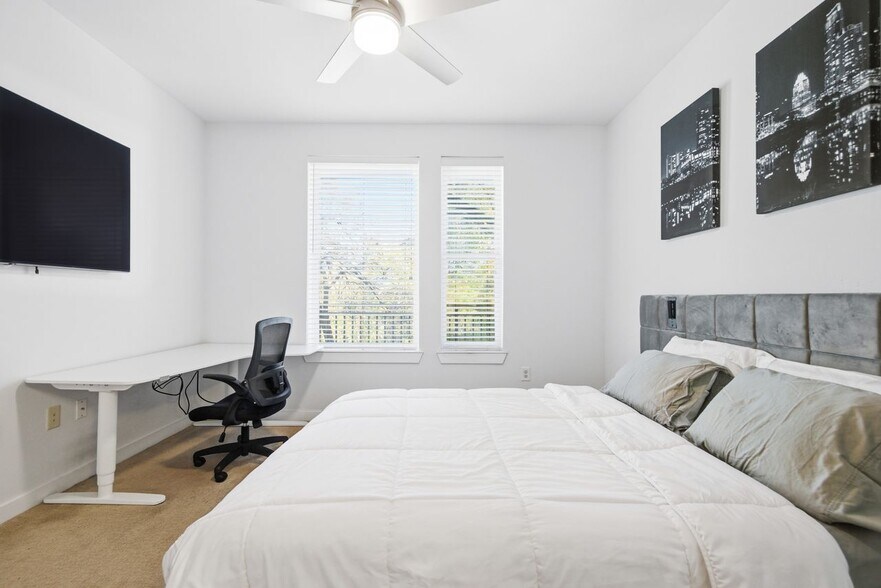 Building Photo - 1900 Barton Springs Rd