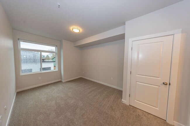 Building Photo - Brand New! - 2 Bedr in Gated Community - Free xfinity Internet