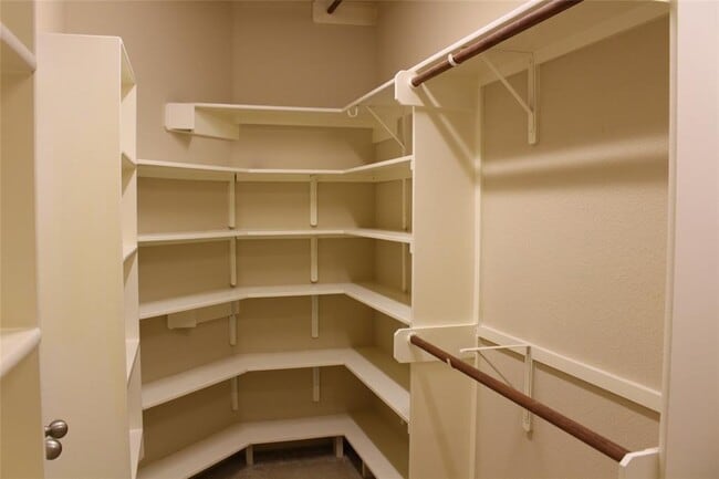 Building Photo - 7617 Menler Dr