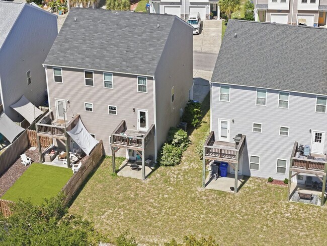 Building Photo - 703 Elton Ave