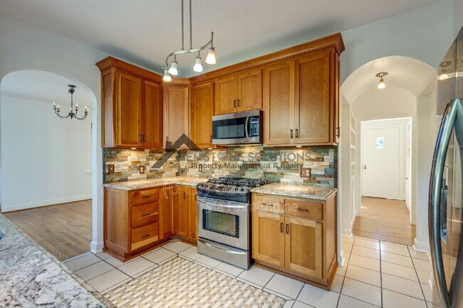 Building Photo - 502 32nd Ave S