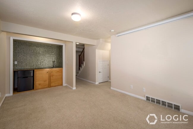Building Photo - 9526 Fairway View Dr S