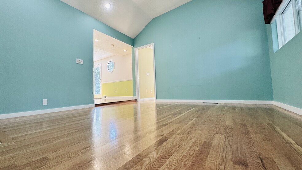 Family Room - 7 Oak St