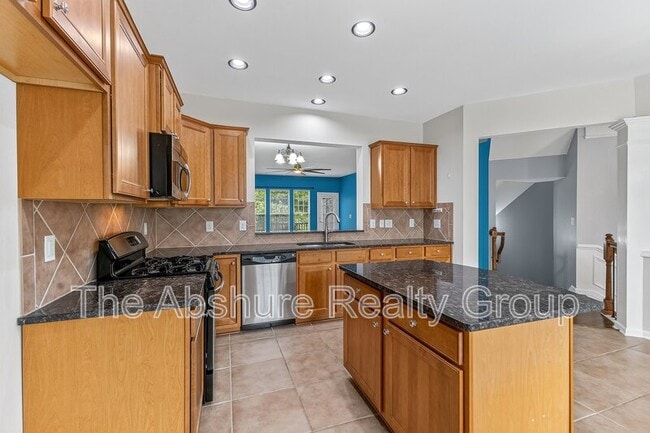Building Photo - 8611 Macedonia Lake Dr