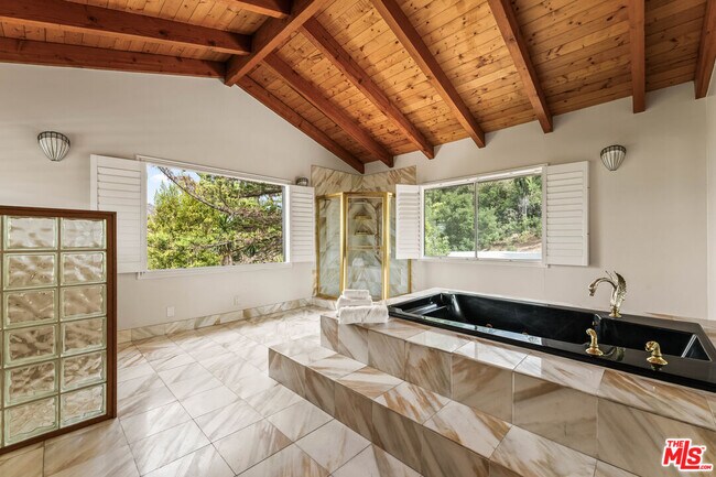 Building Photo - 3200 Oakley Dr