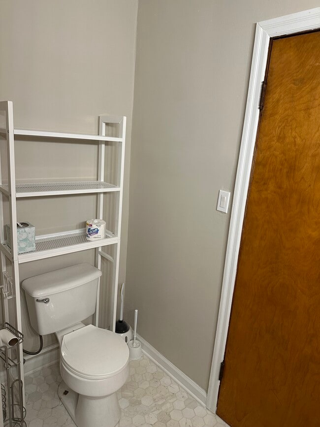 Building Photo - 83 S Lynhurst Dr