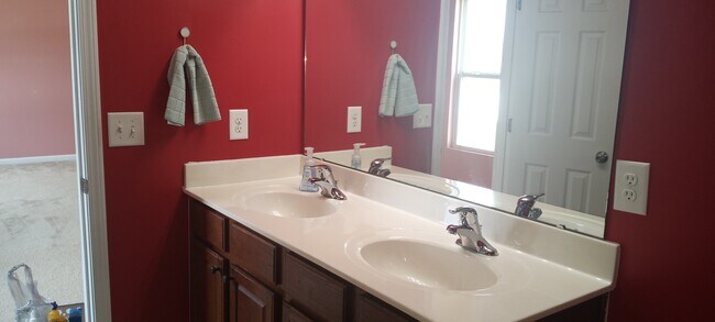 Building Photo - 1006 Collington Dr