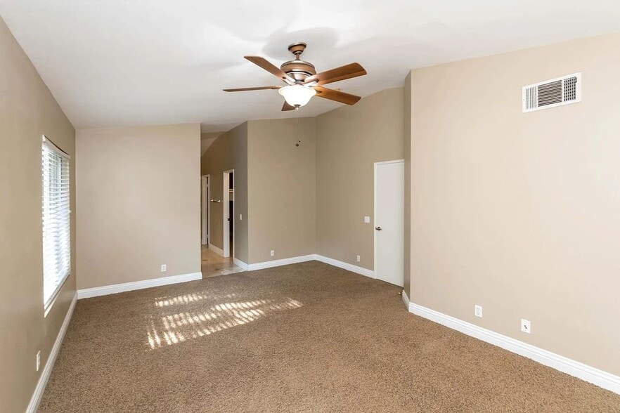 Building Photo - 8704 E Wiley Way