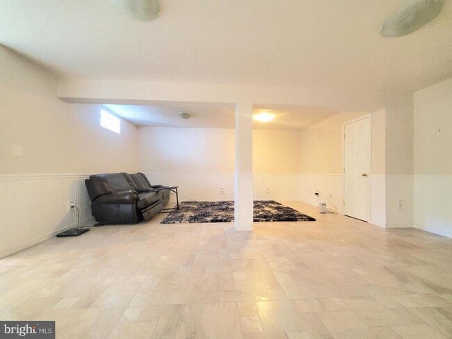 Building Photo - 20960 Capilano Ct