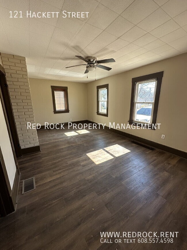 Building Photo - 121 Hackett St