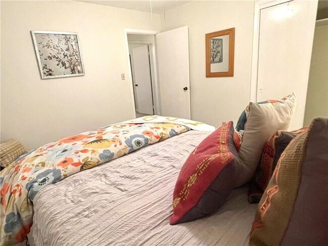 Building Photo - 4457 Frontier Way NE