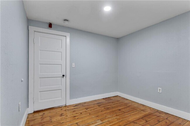 Building Photo - 244 Paradis Ave