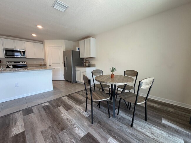 Building Photo - 4 Bed 2 Bath Home in Avalon Woods! FULLY FENCED YARD