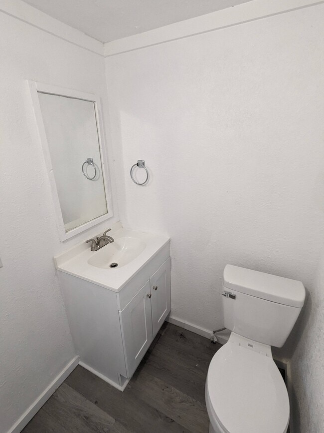 Building Photo - 300 Royal Way