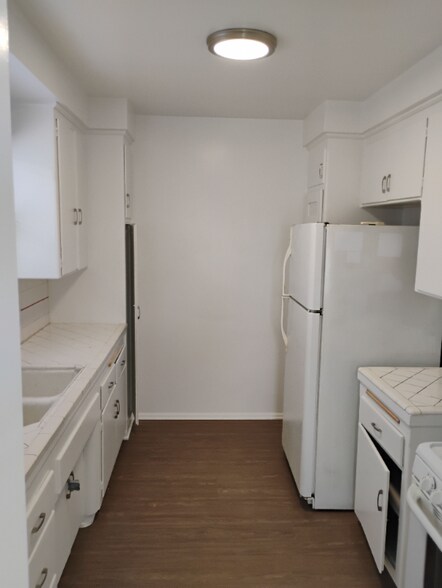 Building Photo - 6510 Brynhurst Ave
