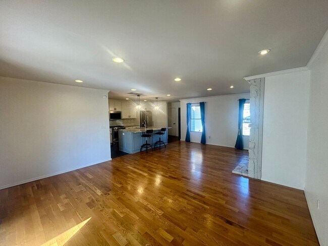 Building Photo - Beautifully updated home just west of Brookside and Trader's Joes in Midtown
