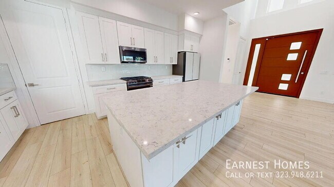 Building Photo - 8444 Camelia Ct