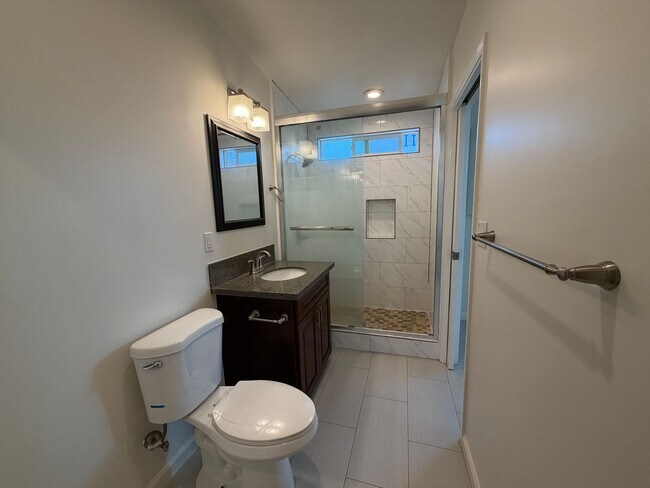 Building Photo - 3346 Kanaina Ave