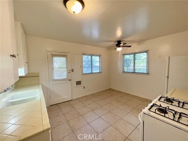 Building Photo - 450 W Grinnell Dr