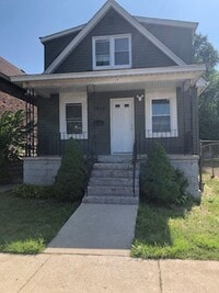Building Photo - 4 Bedroom Beauty