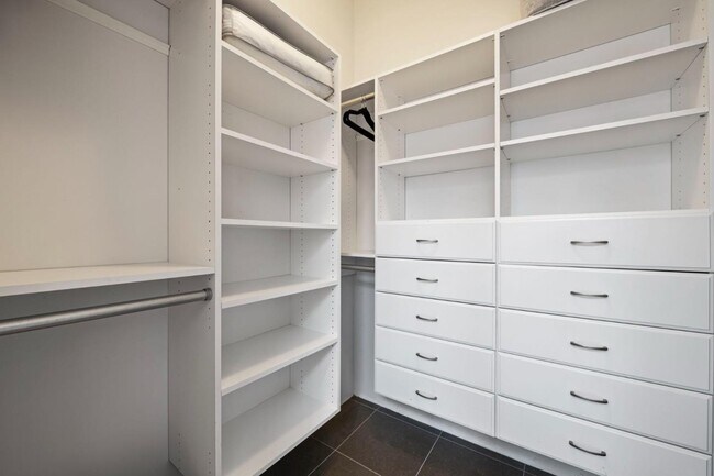 Building Photo - 796 Crespi Dr