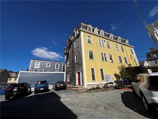 Building Photo - 235 Spring St