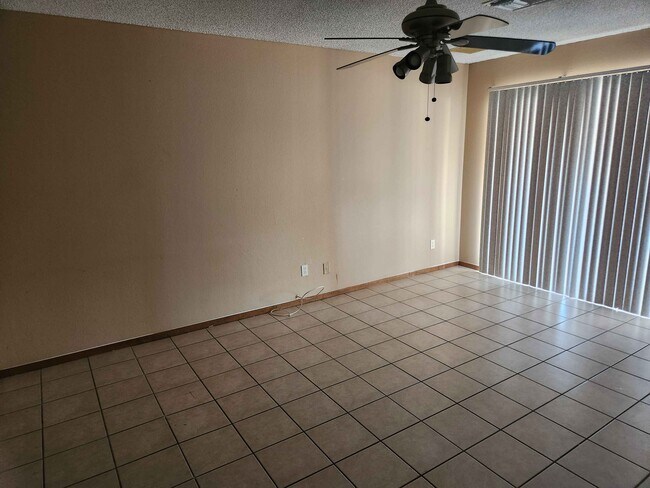 Building Photo - 4715 W Cheryl Dr